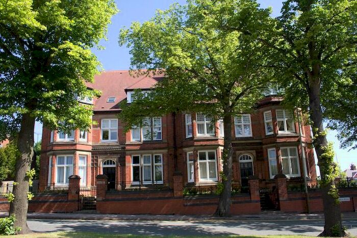 1 Bedroom Flat To Rent In Flat Gimson Villa, - Glenfield Road, LE3