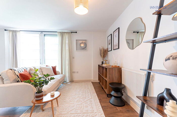 1 Bedroom Apartment For Sale In Roseberry Place, London, E8