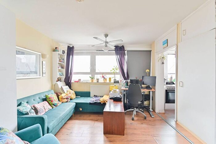 Studio For Sale In Sirinham Point, Meadow Road, Vauxhall, London, SW8
