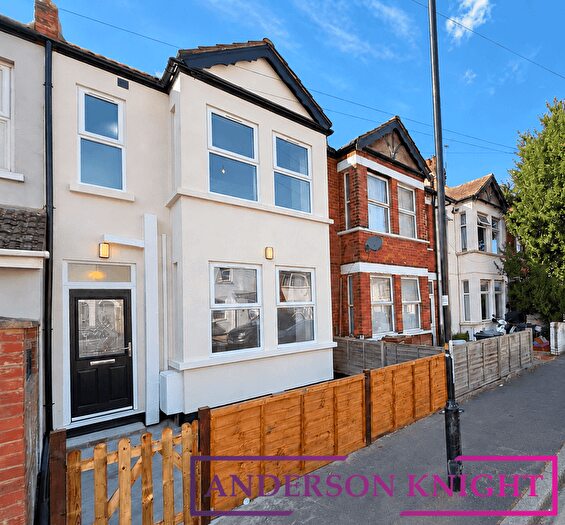 4 Bedroom Terraced House To Rent In Cromwell Road, Hounslow, TW3