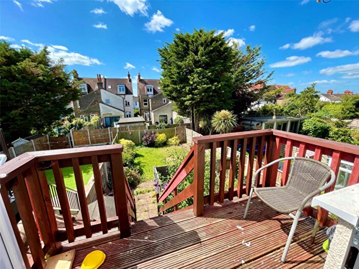 4 Bedroom Maisonette For Sale In Finchley Road, Westcliff-On-Sea, Essex, SS0