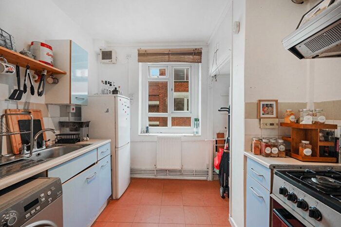 1 Bedroom Flat For Sale In Stockwell Road, London, SW9