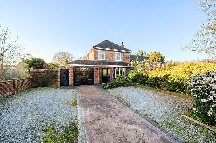 3 Bedroom Detached House For Sale In Highworth Road, Swindon, SN3