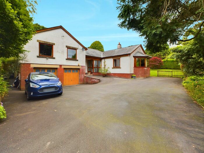 4 Bedroom Detached Bungalow For Sale In Haverbreaks Road, Lancaster, LA1