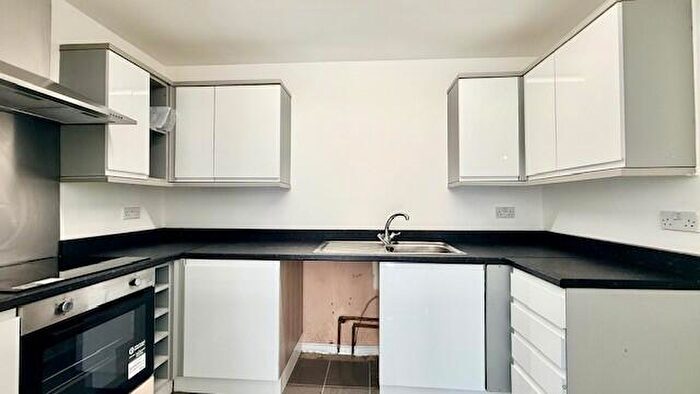 2 Bedroom Flat To Rent In Piper Way, Ilford, IG1