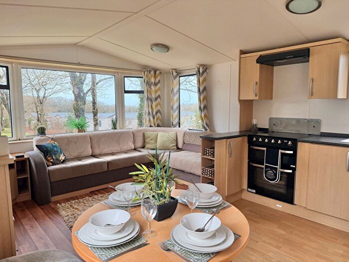 2 Bedroom Park Home For Sale In Hedley Wood Holiday Park, Holsworthy Bude, EX22