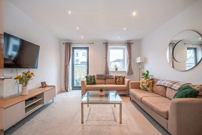 4 Bedroom End Of Terrace House For Sale In Kimber Road, London, SW18