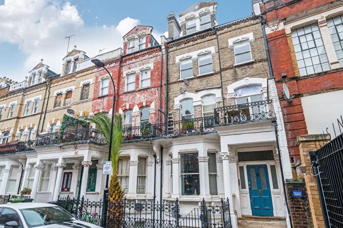 3 Bedroom Flat For Sale In Stanwick Road, London, W14