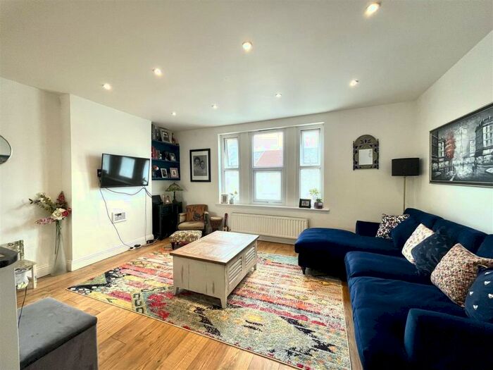 3 Bedroom Flat To Rent In Conway Road, Haringey, N15