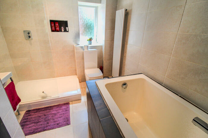 2 Bedroom Apartment To Rent In Beech Court, Willowbank, M14