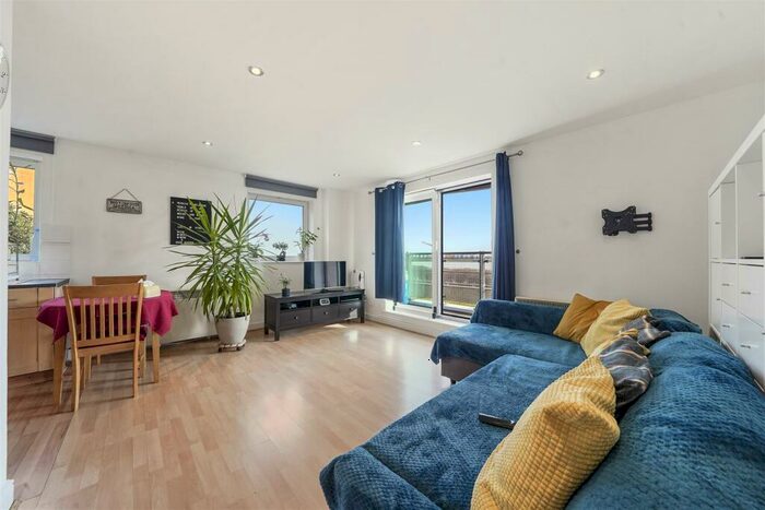 2 Bedroom Apartment For Sale In Inverness Mews, North Woolwich, E16