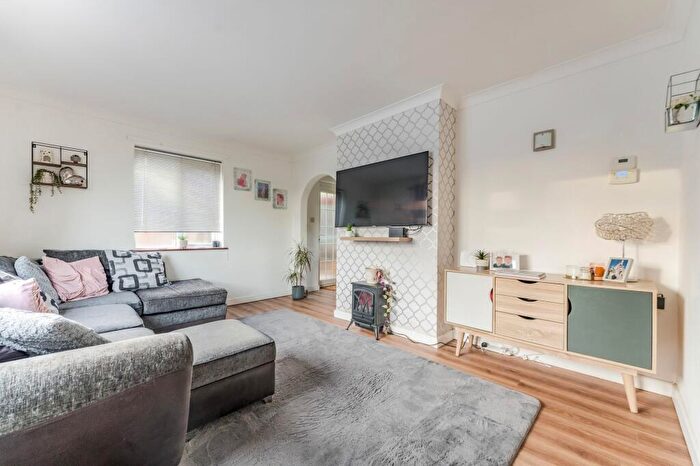 2 Bedroom Detached Bungalow For Sale In London Road, Halesworth, IP19