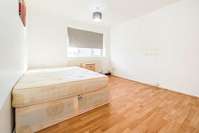2 Bedroom Apartment For Sale In South Molton Road, London, E16