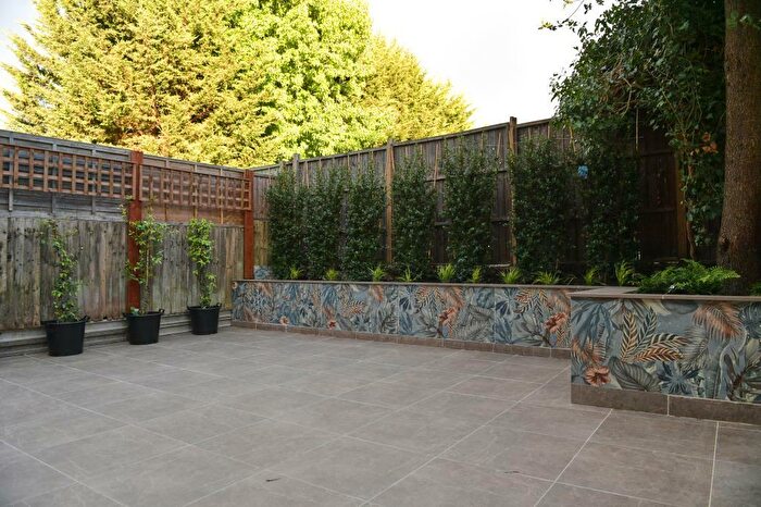 2 Bedroom Apartment To Rent In Park Gate, Finchley, N2