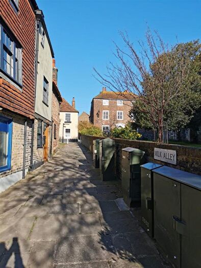 2 Bedroom Flat To Rent In A Market Street, Sandwich, Kent, CT13