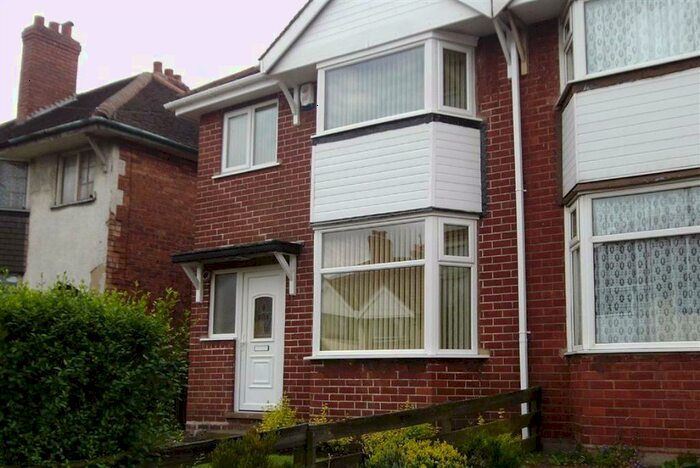 3 Bedroom Semi-Detached House To Rent In Lyndhurst Road, West Bromwich, B71