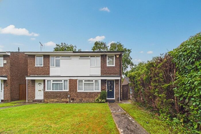 3 Bedroom House For Sale In Narromine Drive, Calcot, Reading, Berkshire, RG31