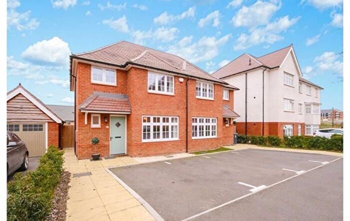 3 Bedroom Semi-Detached House To Rent In Frost Close, Weldon, Ebbsfleet Valley, Swanscombe, Kent, DA10