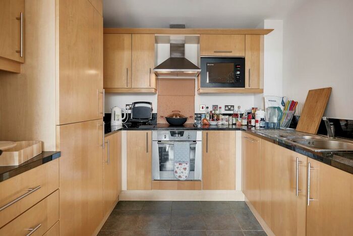 1 Bedroom Flat To Rent In Gainsborough House, Cassilis Road, E14