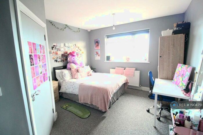 5 Bedroom Semi-Detached House To Rent In Lilac Grove, Beeston, Nottingham, NG9