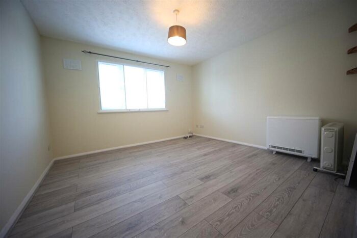 2 Bedroom Apartment To Rent In Maplin Park, Langley, Berkshire, SL3