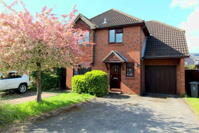 4 Bedroom Detached House To Rent In Jenning Close, New Haw, Addlestone, KT15