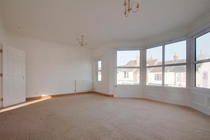 2 Bedroom Flat To Rent In South Street, Tarring, Worthing, BN14