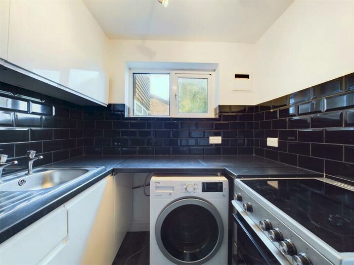 Studio To Rent In Brackenwood Mews, Wilmslow, SK9