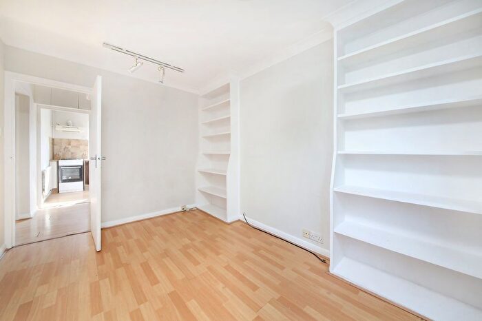 2 Bedroom Flat To Rent In Bromfelde Road, Clapham North, SW4