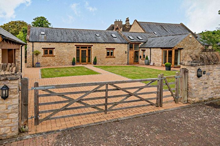 4 Bedroom Barn Conversion For Sale In Hall Farm Paddocks, Spring Hill Road, Begbroke, Oxfordshire, OX5