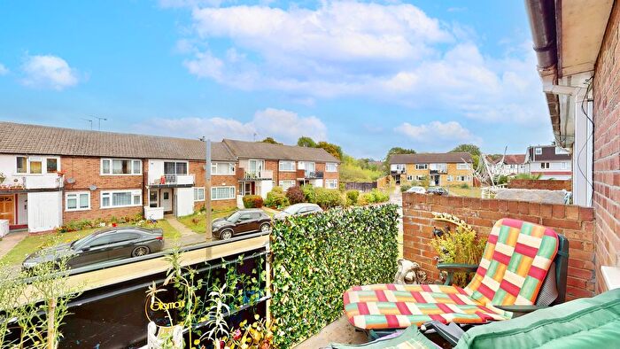 2 Bedroom Maisonette For Sale In Ashdown Walk, Collier Row, RM7