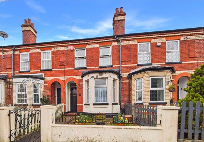 3 Bedroom Terraced House For Sale In Armour Hill, Tilehurst, Reading, Berkshire, RG31