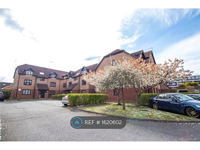 1 Bedroom Flat To Rent In Milliners Court, Loughton, IG10