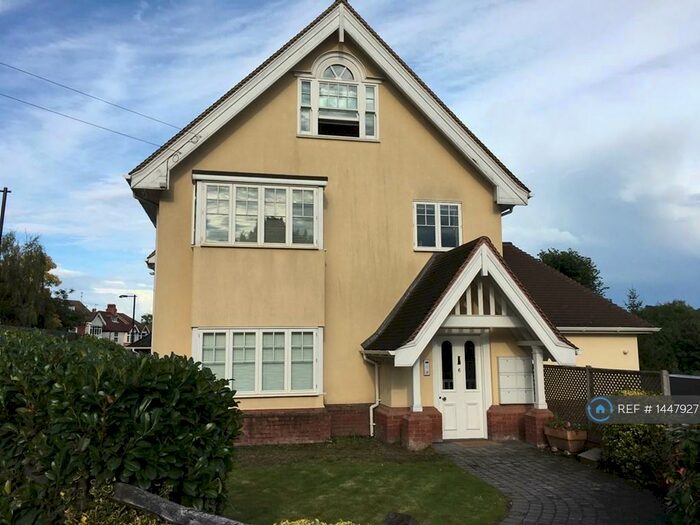 1 Bedroom Flat To Rent In Woodcote Grove Road, Coulsdon, CR5