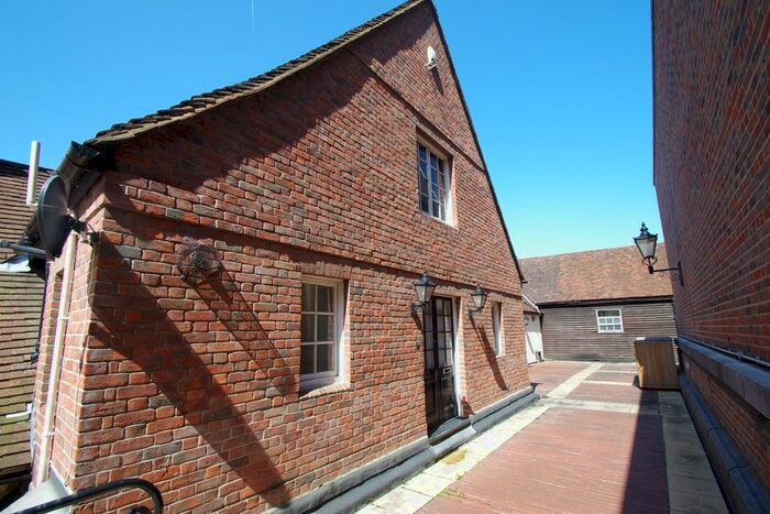 2 Bedroom Flat To Rent In High Street, Watford, WD17