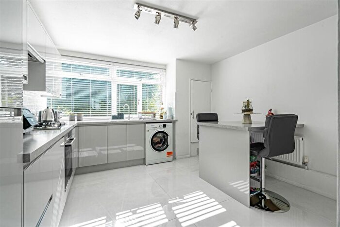 2 Bedroom Apartment For Sale In Langley Park Road, Sutton, SM2