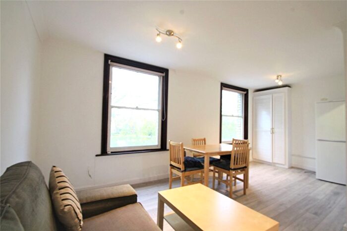 1 Bedroom Flat To Rent In Uxbridge Road, Shepherds Bush, London, W12