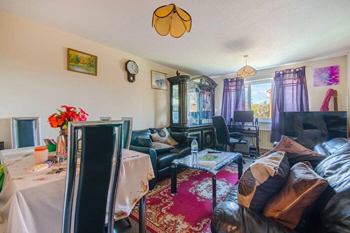 2 Bedroom Flat To Rent In Hospital Way, Hither Green, London, SE13