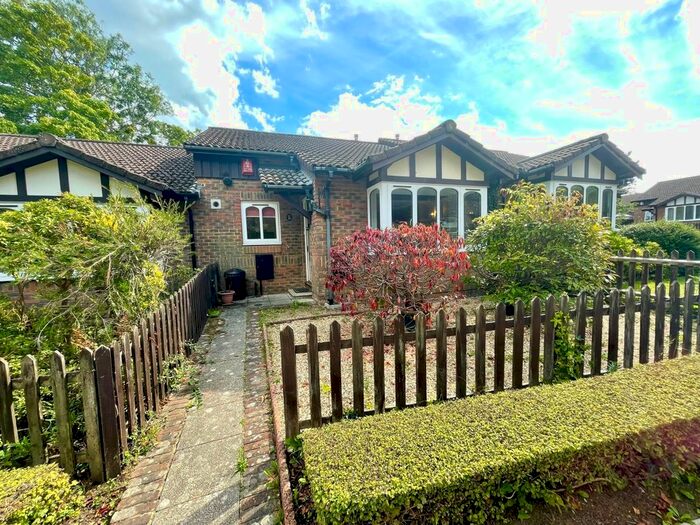 2 Bedroom Bungalow To Rent In Stratford Place, Lymington, Hampshire, SO41