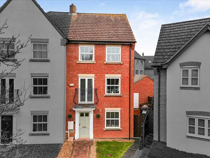 4 Bedroom Semi-Detached House For Sale In Colindale Street, Monkston Park, Milton Keynes, MK10