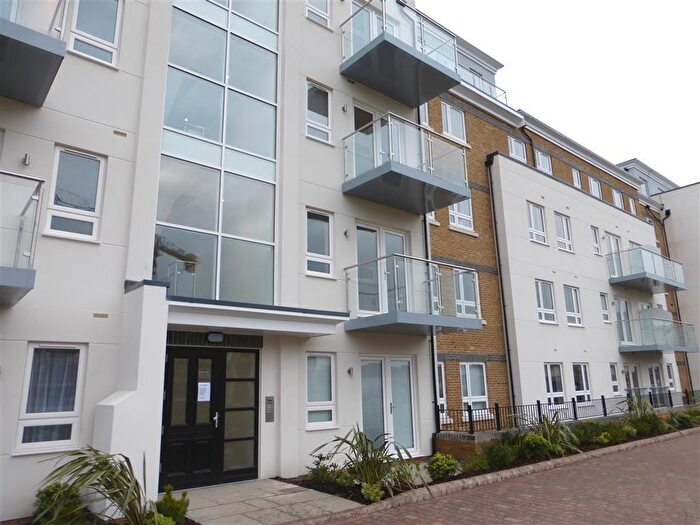 2 Bedroom Apartment To Rent In Grebe Way, Maidenhead, SL6