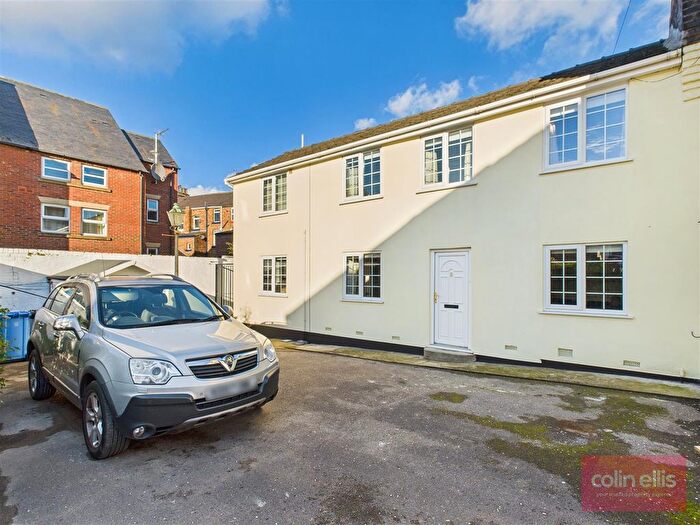 3 Bedroom End Of Terrace House For Sale In Rosevale Terrace, Scarborough, YO12