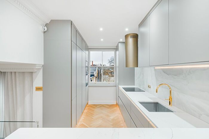 3 Bedroom Flat To Rent In Draycott Place, Chelsea, London, United Kingdom, SW3