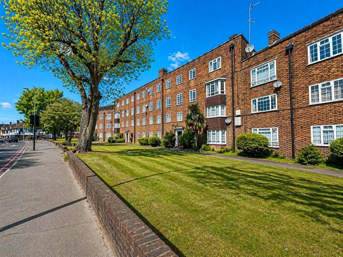 3 Bedroom Flat For Sale In Farnham Court, High Street, Cheam Village, SM3
