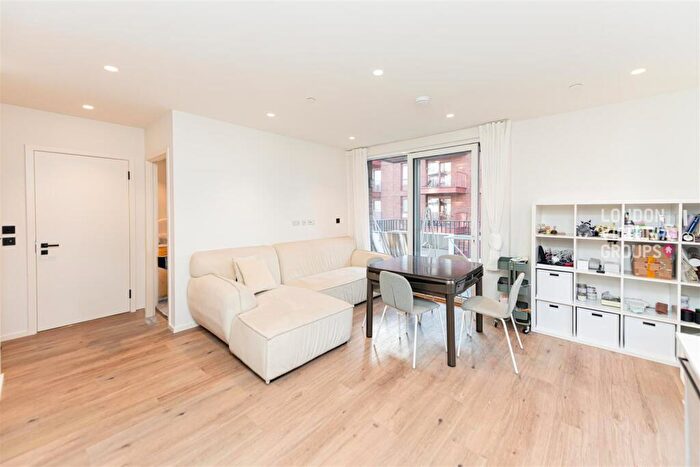 2 Bedroom Apartment To Rent In Curlew House, Hawser Lane, London, E14