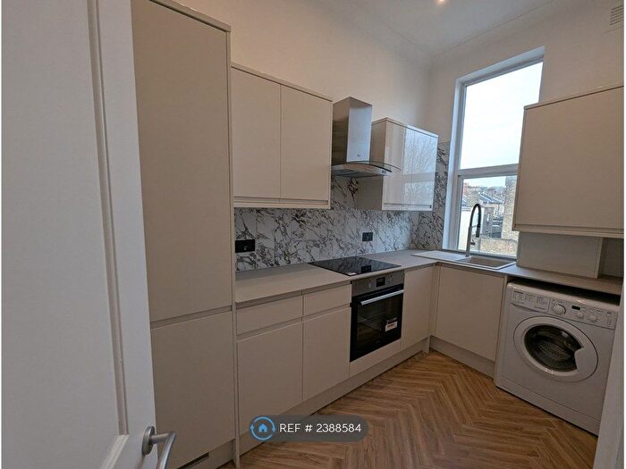 2 Bedroom Flat To Rent In Rosemont Road, London, NW3
