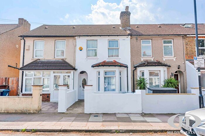 3 Bedroom Terraced House For Sale In Queens Road, Southall, UB2