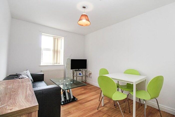 4 Bedroom Flat To Rent In Hyde Park Road, Leeds, LS6