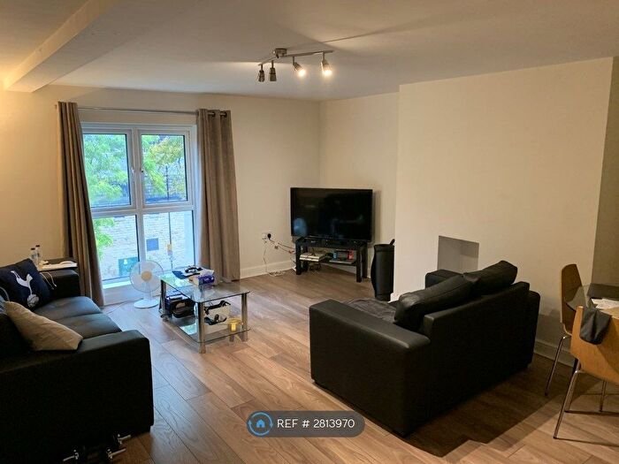 2 Bedroom Flat To Rent In Moorland Hall, Leeds, LS3