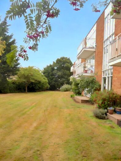 2 Bedroom Apartment To Rent In Bishops Court, Trumpington, CB2